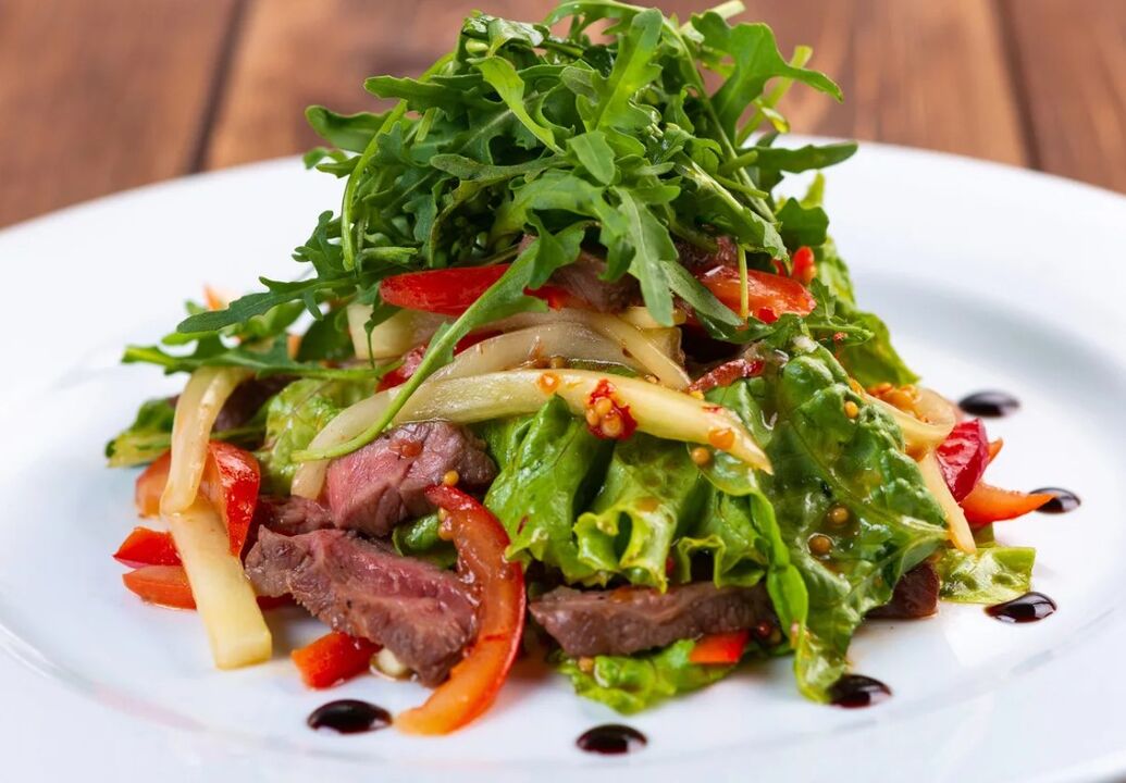 小牛肉和蔬菜沙拉