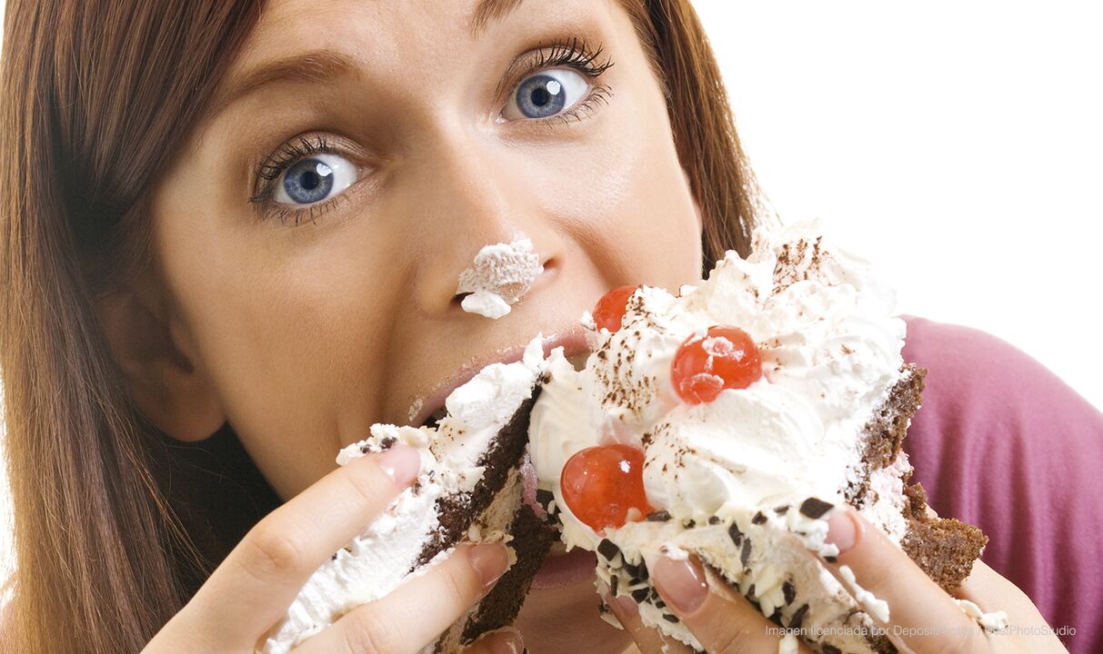 女孩吃蛋糕越来越好如何减肥
